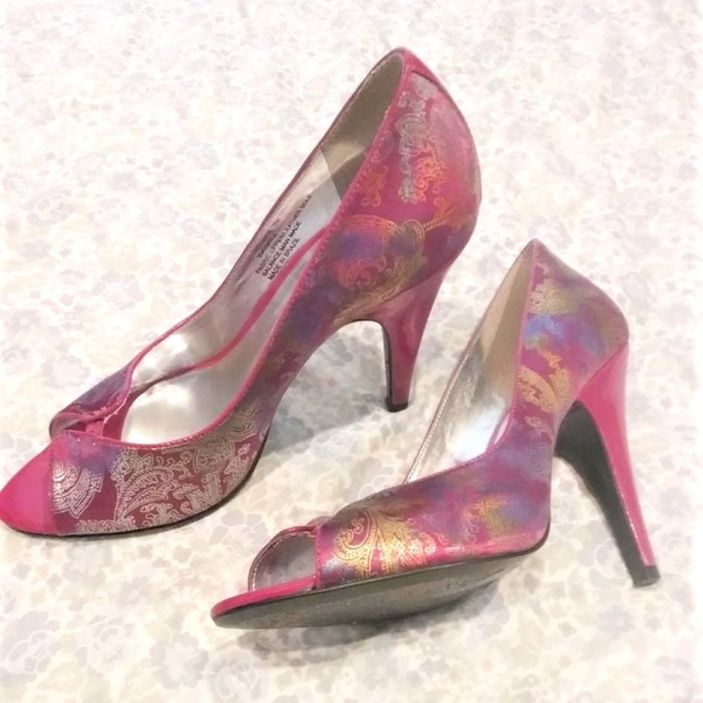 Carlos Santana Sari pattern satin pink peep toe pumps
